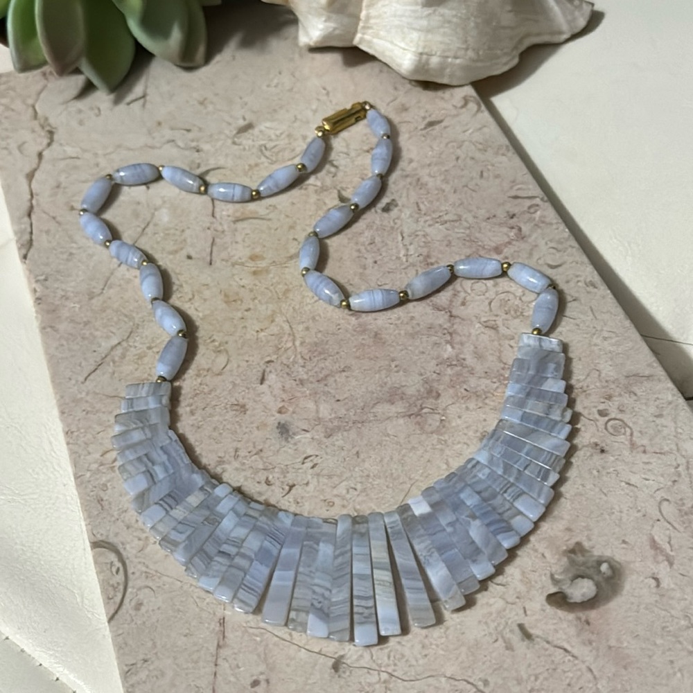 Gorgeous Vintage Necklace-Polished Blue Gray Agate-EUC